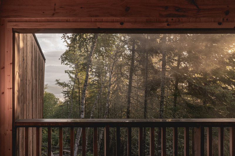 Press kit | 1685-08 - Press release | Territoire Charlevoix - Atelier L'Abri - Commercial Architecture -   Shelter   - Photo credit: Raphaël Thibodeau