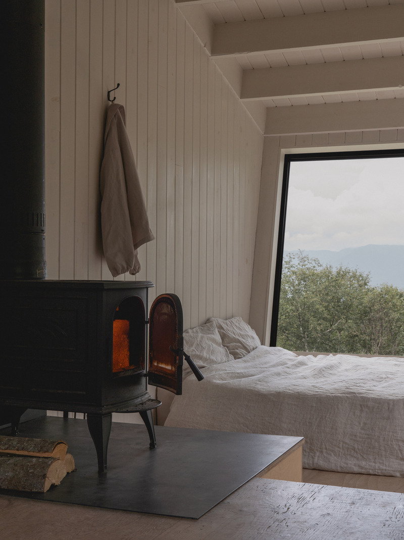 Press kit | 1685-08 - Press release | Territoire Charlevoix - Atelier L'Abri - Commercial Architecture -  Fireplace  - Photo credit: Raphaël Thibodeau