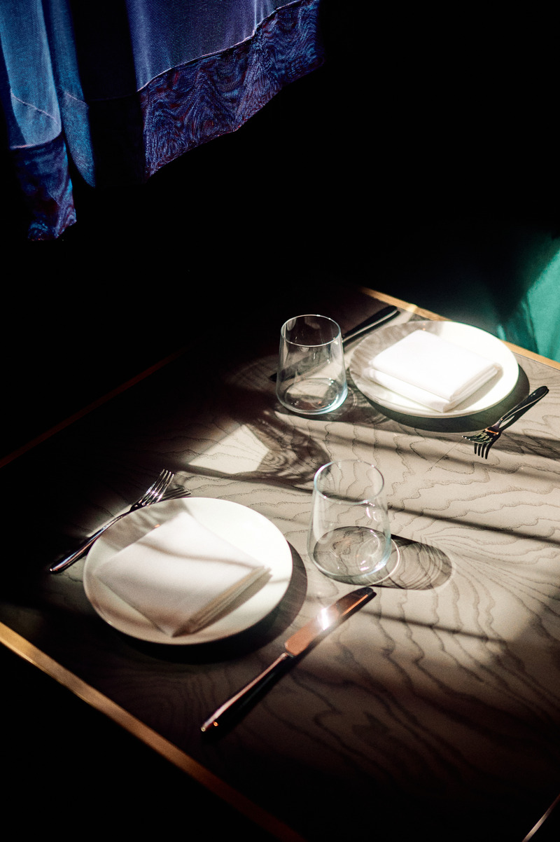 Press kit | 5857-04 - Press release | Studio UNLTD Unveils Design of Cino Restaurant - Studio UNLTD - Commercial Interior Design - Additional accents include polished brass and high-gloss tables tops. - Photo credit:  Chris Rohrer 