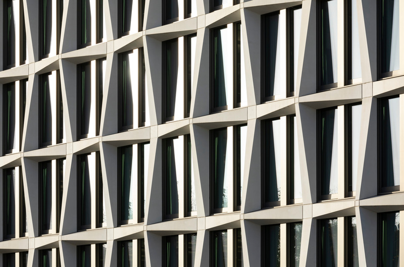 Dossier de presse | 6515-01 - Communiqué de presse | "Neuer Kanzlerplatz" Office Quarter - Bonn, Germany - JSWD - Immobilier - Load-bearing façade grid made of architectural concrete - Crédit photo : HG Esch