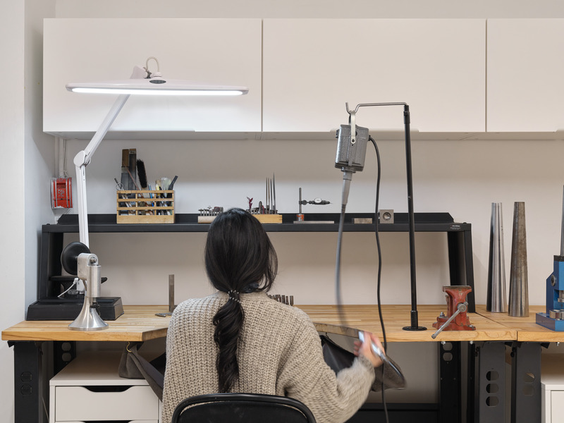 Press kit | 7505-01 - Press release | Every Facet of ATTIC's New Jewellery Studio Reflects Canadian Artistry & Collaboration - Simone Ferkul Projects - Commercial Interior Design - Studio space - Photo credit: Riley Snelling