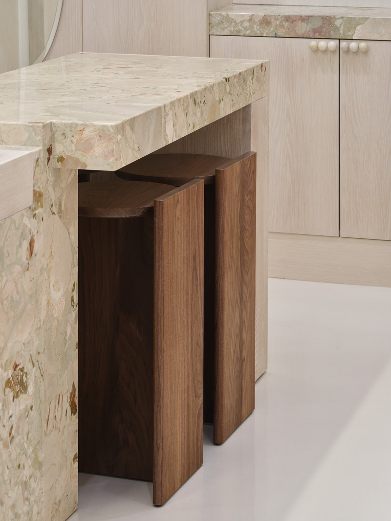 Press kit | 7505-01 - Press release | Every Facet of ATTIC's New Jewellery Studio Reflects Canadian Artistry & Collaboration - Simone Ferkul Projects - Commercial Interior Design - Stools are designed by Simone Ferkul Projects and made by Tetome House - Photo credit: Riley Snelling