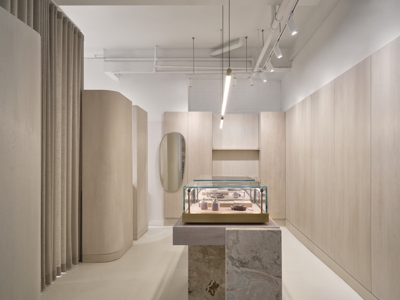 Press kit | 7505-01 - Press release | Every Facet of ATTIC's New Jewellery Studio Reflects Canadian Artistry & Collaboration - Simone Ferkul Projects - Commercial Interior Design - Display cases by Visual Elements - Photo credit: Riley Snelling