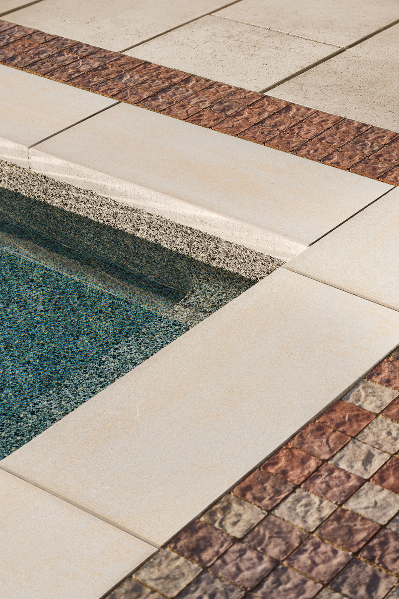 Press kit | 2634-03 - Press release | Techo-Bloc Unveils this Year’s Leading Trends Through New Product and Color Launches - Techo-Bloc - Landscape Architecture - Raffinato Coping in 14x32 - Photo credit: Techo-Bloc