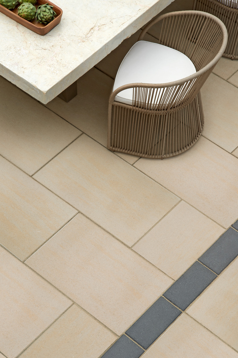 Press kit | 2634-03 - Press release | Techo-Bloc Unveils this Year’s Leading Trends Through New Product and Color Launches - Techo-Bloc - Landscape Architecture - Blu HD2 Smooth slab in Beige Cream - Photo credit: Techo-Bloc
