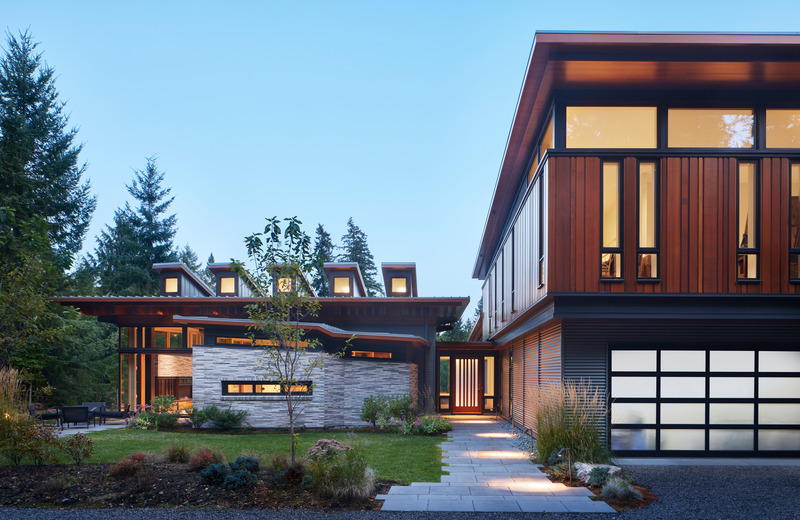 Press kit | 1015-03 - Press release | Bainbridge House - FINNE Architects - Residential Architecture - Main exterior view - Photo credit: Benjamin Benschneider