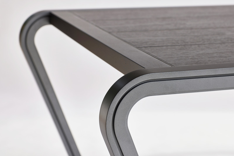 Press kit | 1015-03 - Press release | Bainbridge House - FINNE Architects - Residential Architecture - Custom black walnut and aluminum Dining table - Photo credit: Benjamin Benschneider