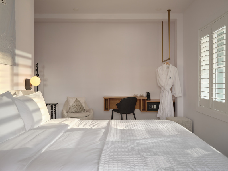 Dossier de presse | 7118-01 - Communiqué de presse | L'hôtel Floriel immerge ses visiteurs dans la culture locale au rythme des saisons - Hotel Floriel - Art de vivre - Chambre 2 - Blanche des neiges - Crédit photo : Phil Bernard