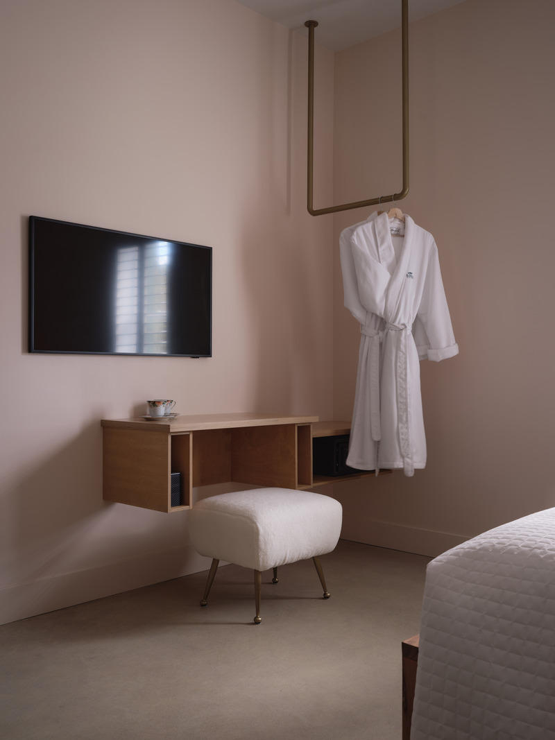 Dossier de presse | 7118-01 - Communiqué de presse | L'hôtel Floriel immerge ses visiteurs dans la culture locale au rythme des saisons - Hotel Floriel - Art de vivre - Chambre 6 - Hymne au Printemps - Crédit photo : Phil Bernard