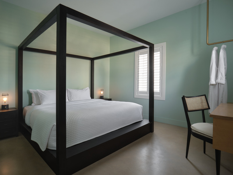 Dossier de presse | 7118-01 - Communiqué de presse | L'hôtel Floriel immerge ses visiteurs dans la culture locale au rythme des saisons - Hotel Floriel - Art de vivre - Chambre 3 - Contes et légendes - Crédit photo : Phil Bernard