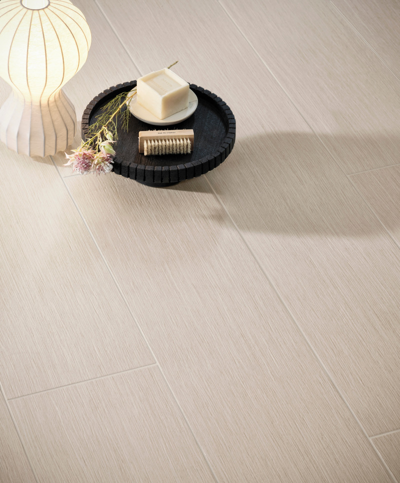 Press kit | 1177-15 - Press release | Tamashi - Ceramiche Refin - Product - Tamashi_Vanilla_25x150 - Photo credit: Ceramiche Refin<span></span>