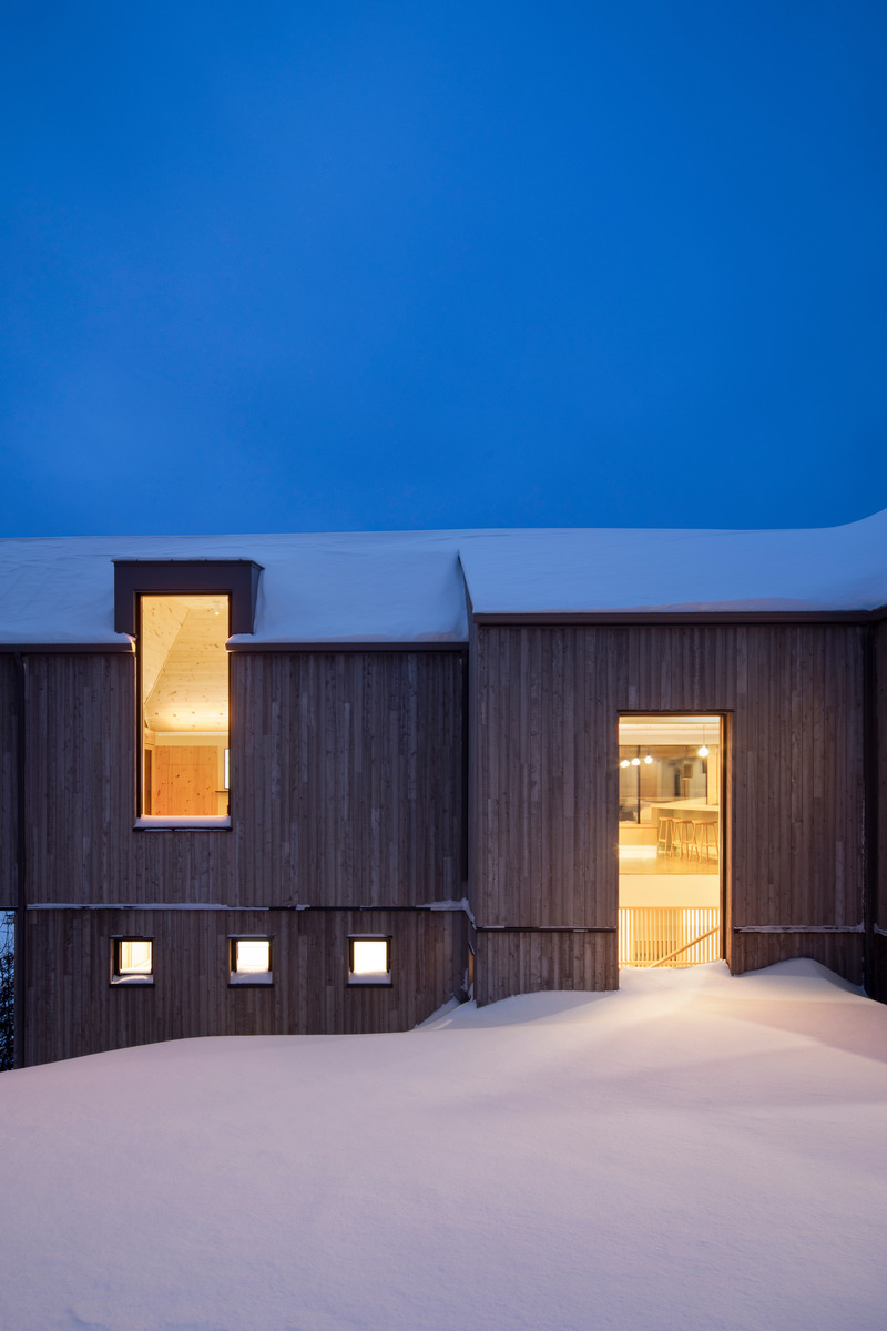 Dossier de presse | 2054-04 - Communiqué de presse | Chalet Papillon - RobitailleCurtis - Architecture résidentielle - Crédit photo : Adrien Williams