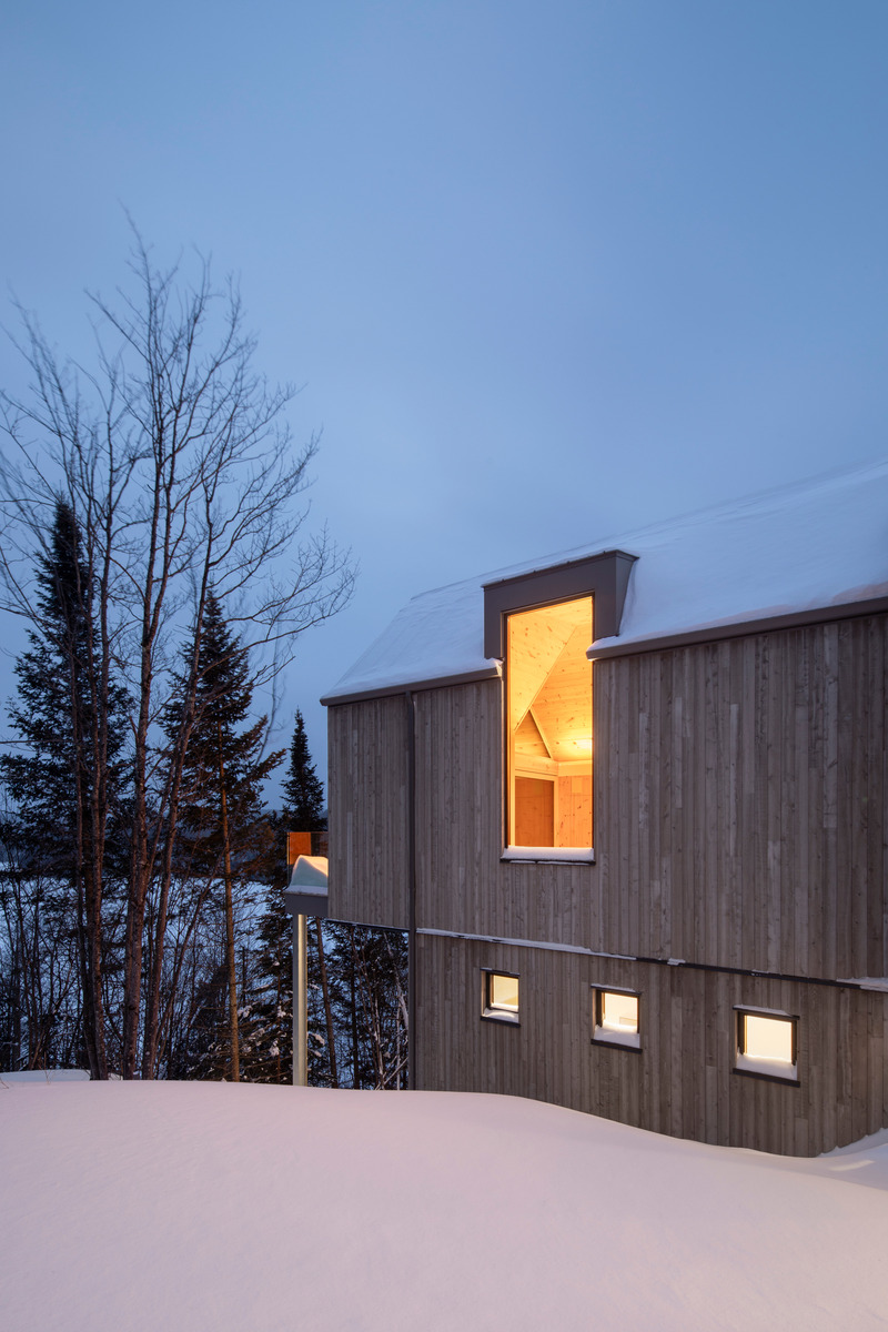 Dossier de presse | 2054-04 - Communiqué de presse | Chalet Papillon - RobitailleCurtis - Architecture résidentielle - Crédit photo : Adrien Williams