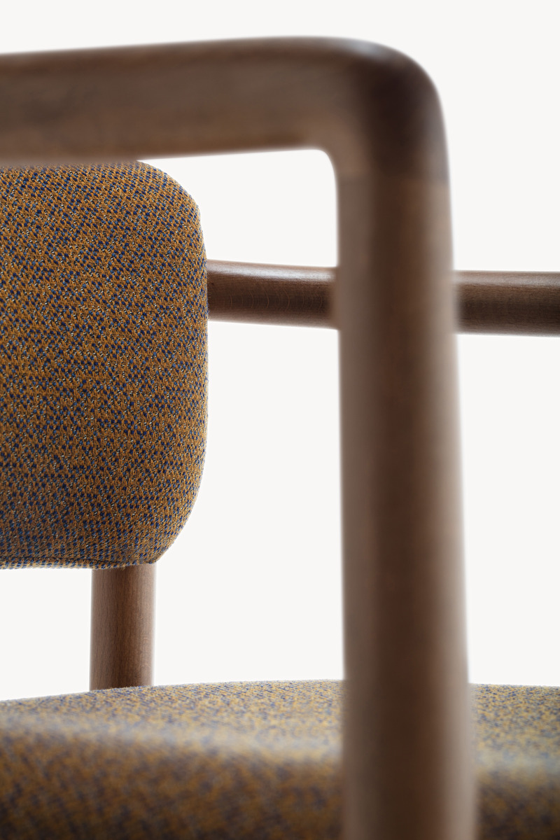 Dossier de presse | 4232-25 - Communiqué de presse | Joli. Le fauteuil multiperspective de Note (studio de design) pour Zilio A&C - Zilio A&C - Produit - Crédit photo : ph ©Zilio A&amp;C