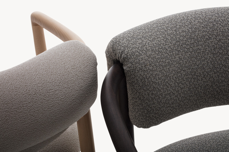 Dossier de presse | 4232-25 - Communiqué de presse | Joli. Le fauteuil multiperspective de Note (studio de design) pour Zilio A&C - Zilio A&C - Produit - Close-up of plush backrest of Joli armchair - Crédit photo : ph ©Zilio A&amp;C