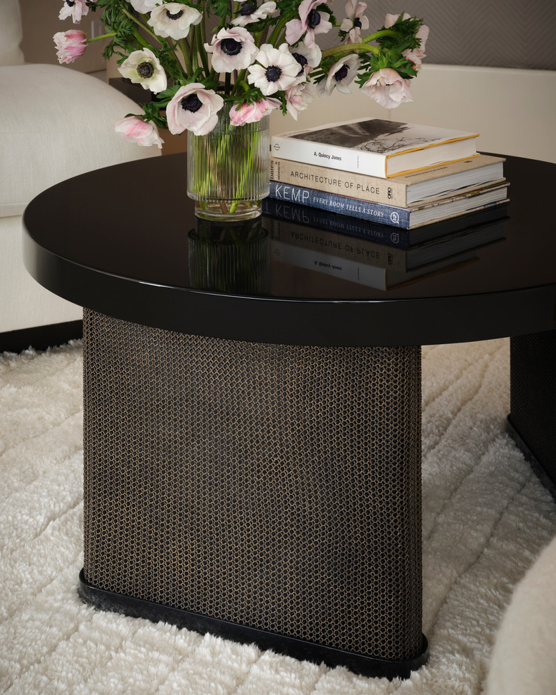 Press kit | 6087-05 - Press release | Palm Residence: A Harmonious Fusion of Hospitality and Home - Daniel Joseph Chenin - Residential Interior Design - Konekt Armor cocktail table featuring brass chainmail with polished top grounded by Coco  area rug by The Rug Company. - Photo credit: Douglas Friedman