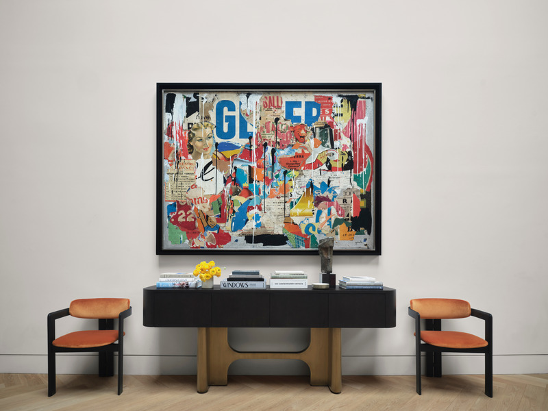 Press kit | 6087-05 - Press release | Palm Residence: A Harmonious Fusion of Hospitality and Home - Daniel Joseph Chenin - Residential Interior Design -  Statement art piece by Pierre-Francois above a custom, two-toned wood console designed  by Daniel Joseph Chenin with Gallotti &amp; Radice chairs upholstered in a rich, burnt orange  velvet by Nobilis.   - Photo credit: Douglas Friedman