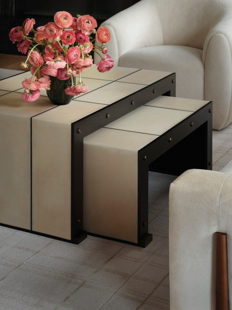 Press kit | 6087-05 - Press release | Palm Residence: A Harmonious Fusion of Hospitality and Home - Daniel Joseph Chenin - Residential Interior Design - Striations in the Alabaster II area rug by Scott Group are mimicked in the metal reveals in the Axel coffee table with benches by Jean De Merry. - Photo credit: Douglas Friedman