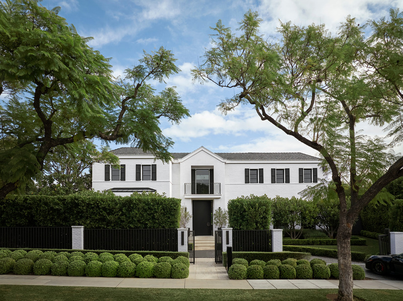 Press kit | 6087-05 - Press release | Palm Residence: A Harmonious Fusion of Hospitality and Home - Daniel Joseph Chenin - Residential Interior Design - Nestled in Beverly Hills, this tri-level residence is home to a Hollywood film producer  and his young family. - Photo credit: Douglas Friedman