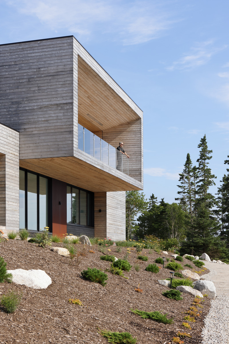Press kit | 2748-01 - Press release | Extraordinary Coastal Retreat, Rockbound, Showcases Resilient Design Amidst Nature's Elements - Omar Gandhi Architects - Residential Architecture - Photo credit: Ema Peter