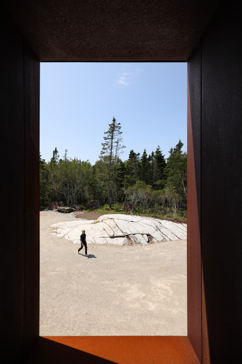 Press kit | 2748-01 - Press release | Extraordinary Coastal Retreat, Rockbound, Showcases Resilient Design Amidst Nature's Elements - Omar Gandhi Architects - Residential Architecture - Photo credit: Ema Peter