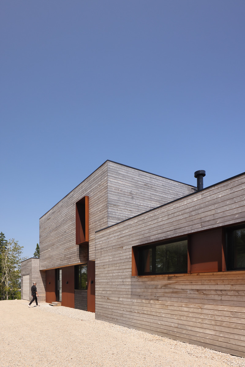 Press kit | 2748-01 - Press release | Extraordinary Coastal Retreat, Rockbound, Showcases Resilient Design Amidst Nature's Elements - Omar Gandhi Architects - Residential Architecture - Photo credit: Ema Peter