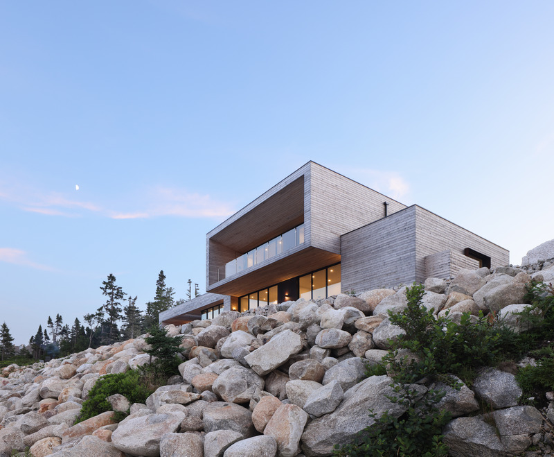 Press kit | 2748-01 - Press release | Extraordinary Coastal Retreat, Rockbound, Showcases Resilient Design Amidst Nature's Elements - Omar Gandhi Architects - Residential Architecture - Photo credit: Ema Peter