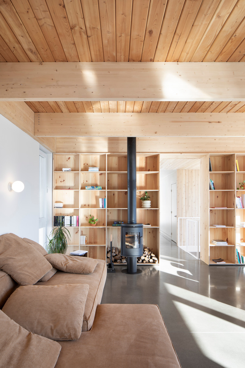 Dossier de presse | 7507-01 - Communiqué de presse | Résidence Chez Léon - Quinzhee Architecture - Architecture résidentielle - Salon - Crédit photo : Adrien Williams
