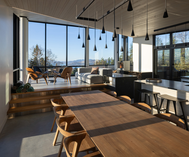 Press kit | 3253-04 - Press release | L'Embâcle: Living in the Landscape - ABCP architecture - Residential Architecture -  Dining room to south  - Photo credit: Stéphane Groleau