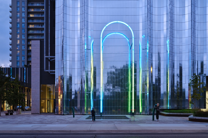 Dossier de presse | 1851-05 - Communiqué de presse | Hello, Hello, une arche interactive géante pour se saluer en musique et en lumière - Daily tous les jours - Art - Crédit photo :  doublespace photography 