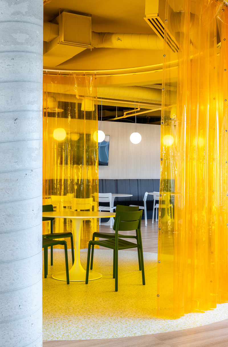 Press kit | 6813-01 - Press release | Gearbox Montreal - Patriarche - Commercial Interior Design - The 'shower' - Photo credit: Mano Photographe
