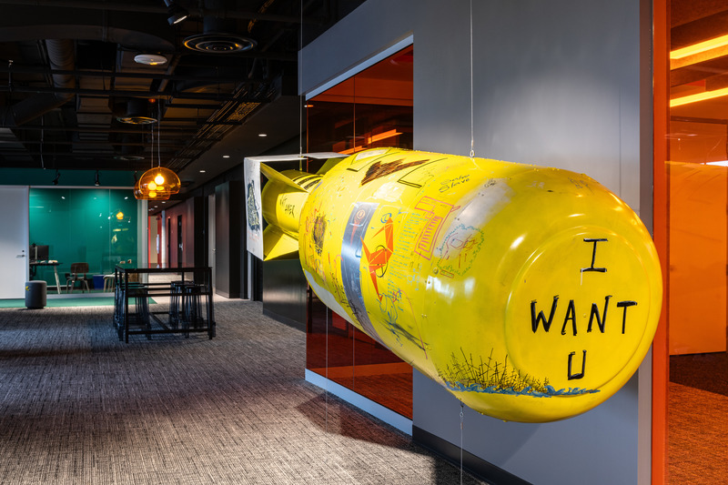 Press kit | 6813-01 - Press release | Gearbox Montreal - Patriarche - Commercial Interior Design - "Little Boy Bomb" by Julien Lebargy - Photo credit: Mano Photographe