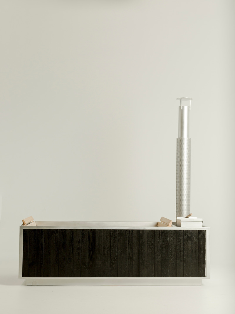 Press kit | 6456-03 - Press release | GOODLAND’s New Yakisugi-Inspired Wood Burning Hot Tub Offers a Singular and Striking Design With its Soot Black Exterior - GOODLAND - Product - GOODLAND's yakisugi-inspired Soot Black finish for their Wood Burning Hot Tub - Photo credit:  Rebecca Benoit 