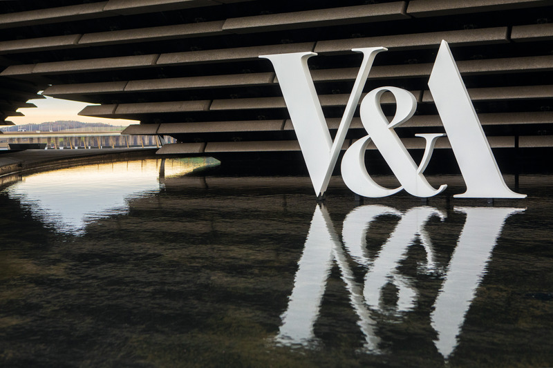 Dossier de presse | 7517-01 - Communiqué de presse | ‘The Dalmore Luminary Series’ Launches Second Chapter with Dramatic Glass Sculpture by Melodie Leung of Zaha Hadid Architects - The Dalmore - Art - V&amp;A Dundee, Scotland's design museum - Crédit photo : The Dalmore
