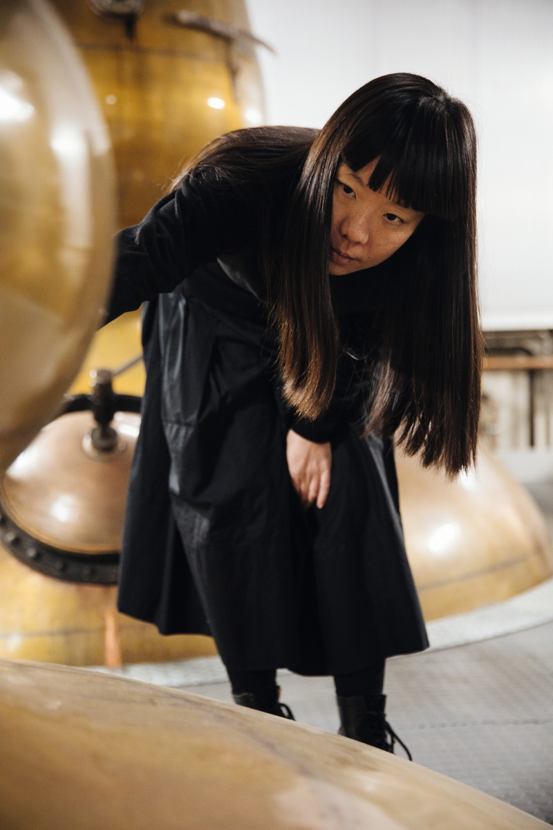 Dossier de presse | 7517-01 - Communiqué de presse | ‘The Dalmore Luminary Series’ Launches Second Chapter with Dramatic Glass Sculpture by Melodie Leung of Zaha Hadid Architects - The Dalmore - Art - Melodie Leung at The Dalmore<span></span> - Crédit photo : The Dalmore