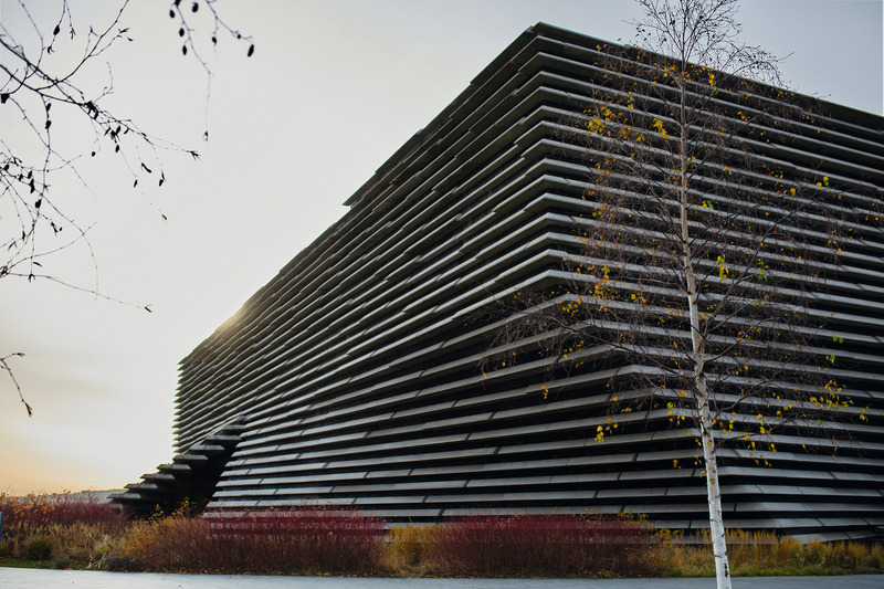 Dossier de presse | 7517-01 - Communiqué de presse | ‘The Dalmore Luminary Series’ Launches Second Chapter with Dramatic Glass Sculpture by Melodie Leung of Zaha Hadid Architects - The Dalmore - Art - V&amp;A Dundee, Scotland's design museum - Crédit photo : The Dalmore