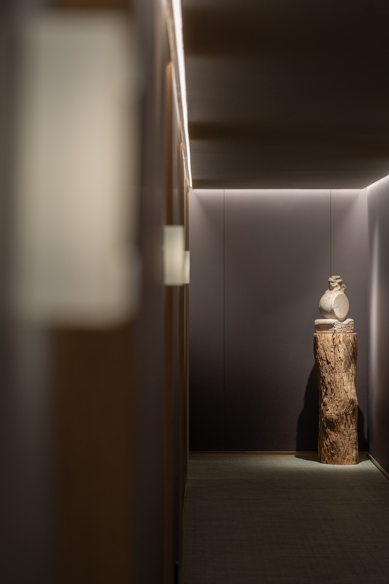 Press kit | 3531-12 - Press release | JI Hotel 5.0 version - Vermilion Zhou Design Group - Commercial Interior Design - Tearoom_Aisle - Photo credit: Jian Quan Wu
