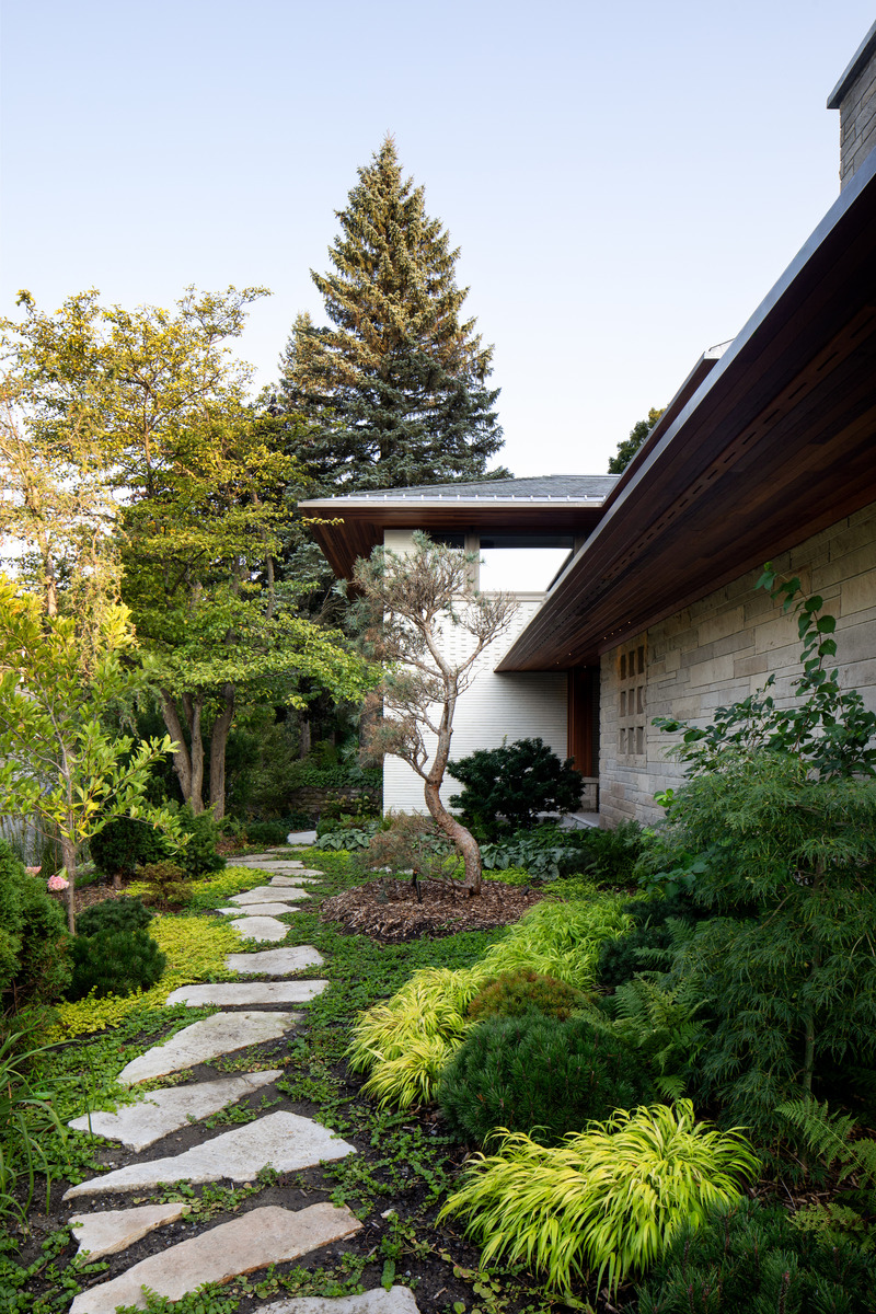 Press kit | 3213-04 - Press release | Mid-Century Residence Ave Duchastel - Atelier Chardonnat + Salem Architecture - Residential Architecture - Photo credit: Adrien Williams