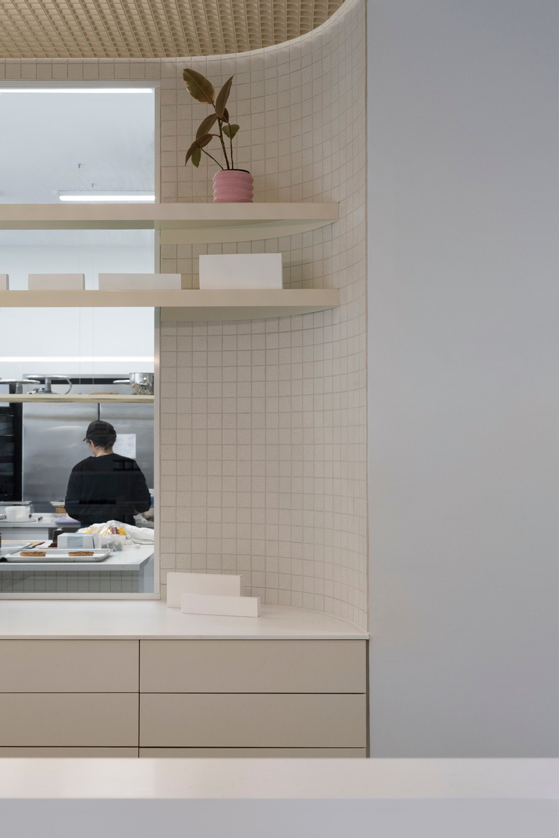 Dossier de presse | 5554-07 - Communiqué de presse | Lacavalier Petrone - Dupont Blouin - Design d’intérieur commercial - Aperçu de l'atelier de confection  - Crédit photo : Olivier Blouin