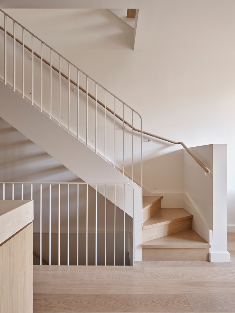 Dossier de presse | 7516-01 - Communiqué de presse | House Caroline - Reign Architects - Architecture résidentielle - Ground Floor Stairwell - Crédit photo : Riley Snelling