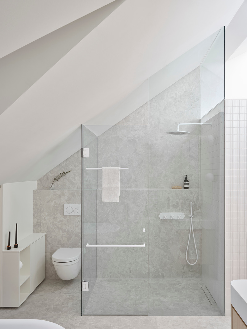 Dossier de presse | 7516-01 - Communiqué de presse | House Caroline - Reign Architects - Architecture résidentielle - Third Floor Ensuite Shower - Crédit photo : Riley Snelling