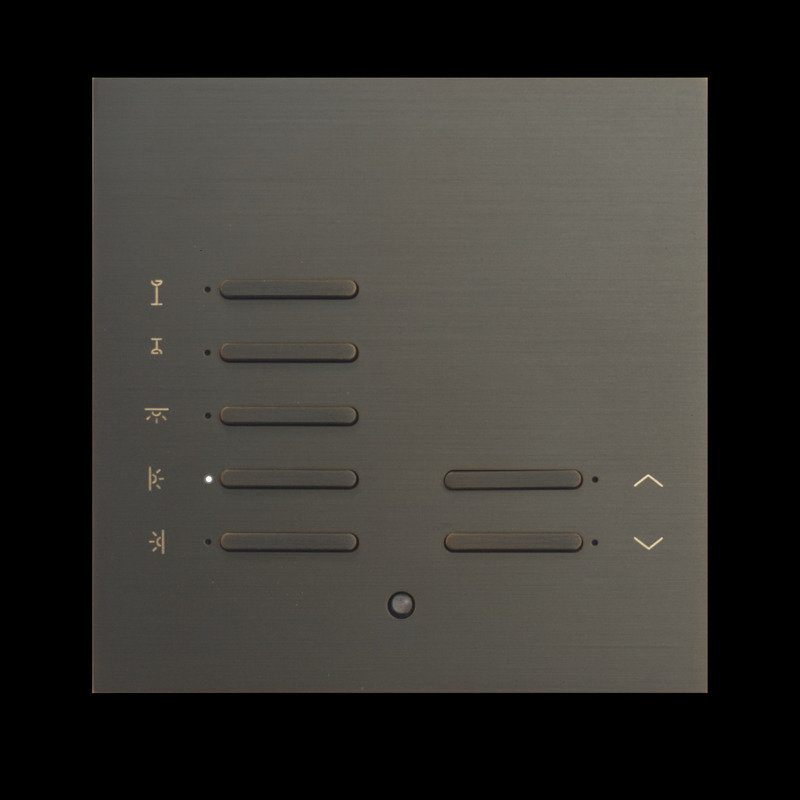 Dossier de presse | 7510-01 - Communiqué de presse | Luhkee x Crestron - Luhkee - Produit - 3-CL-66-FE Antique Bronze Fine series 6+6 Buttons With engraving Custom button layout - Crédit photo : Luhkee B.V.
