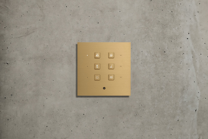 Dossier de presse | 7510-01 - Communiqué de presse | Luhkee x Crestron - Luhkee - Produit - 1-CL-33-S Champagne Clear series 3+3 Square Buttons - Crédit photo : Willem Van Puyenbroeck