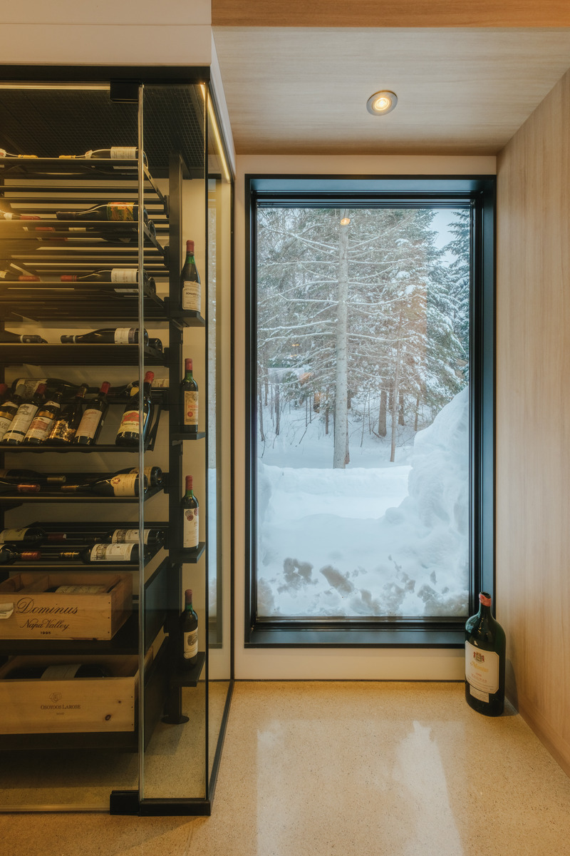 Press kit | 6813-02 - Press release | Des Cimes Residence - Patriarche - Residential Architecture - Architecturally integrated wine cellar - Photo credit: Patriarche