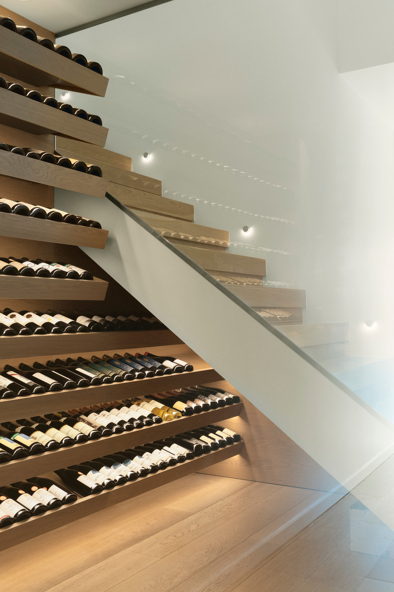Press kit | 618-15 - Press release | Résidence de la Promenade - LemayMichaud - Residential Architecture - Wine Cellar - Photo credit: Jessy Bernier