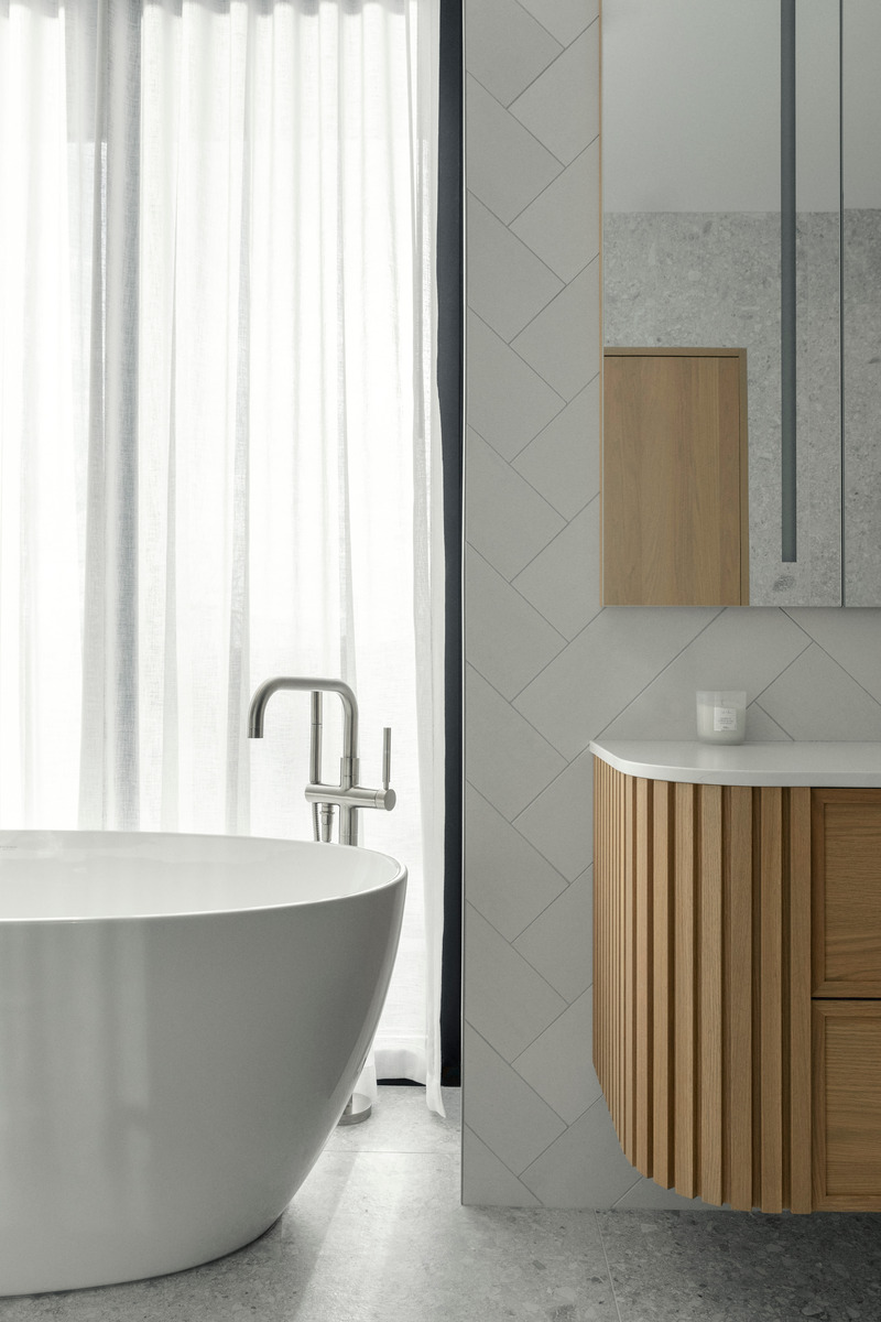 Press kit | 618-15 - Press release | Résidence de la Promenade - LemayMichaud - Residential Architecture - Master Bathroom - Photo credit: Jessy Bernier