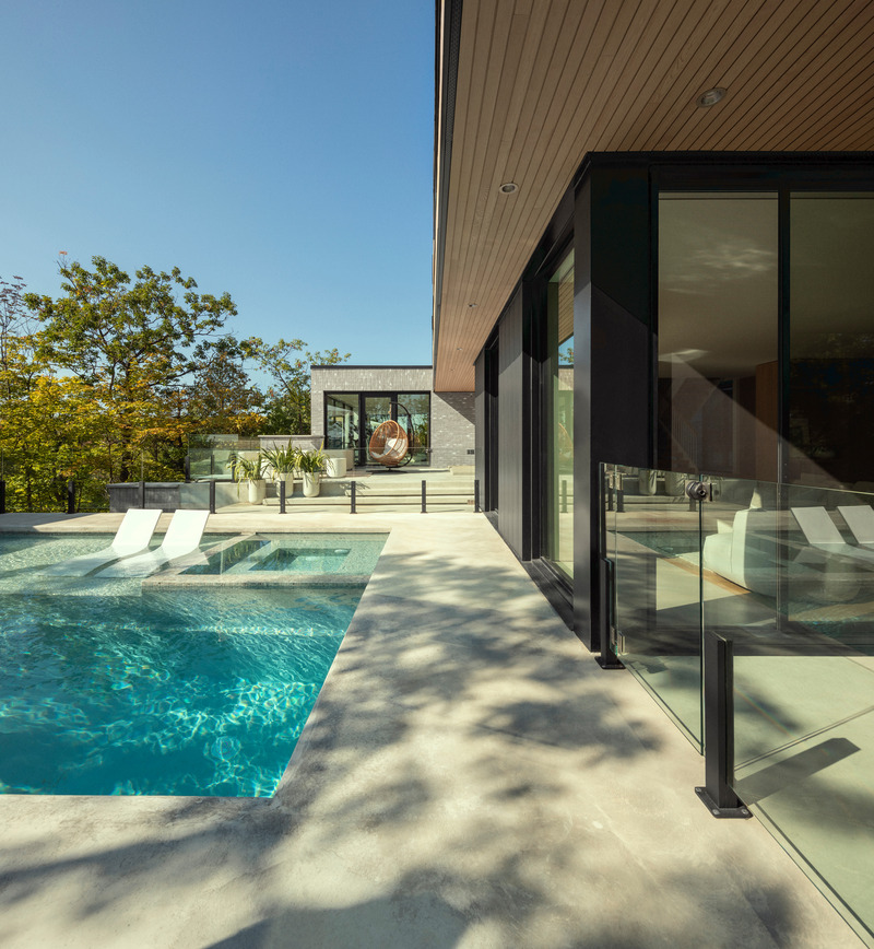 Press kit | 618-15 - Press release | Résidence de la Promenade - LemayMichaud - Residential Architecture - Outdoor Living Area - Photo credit: Jessy Bernier