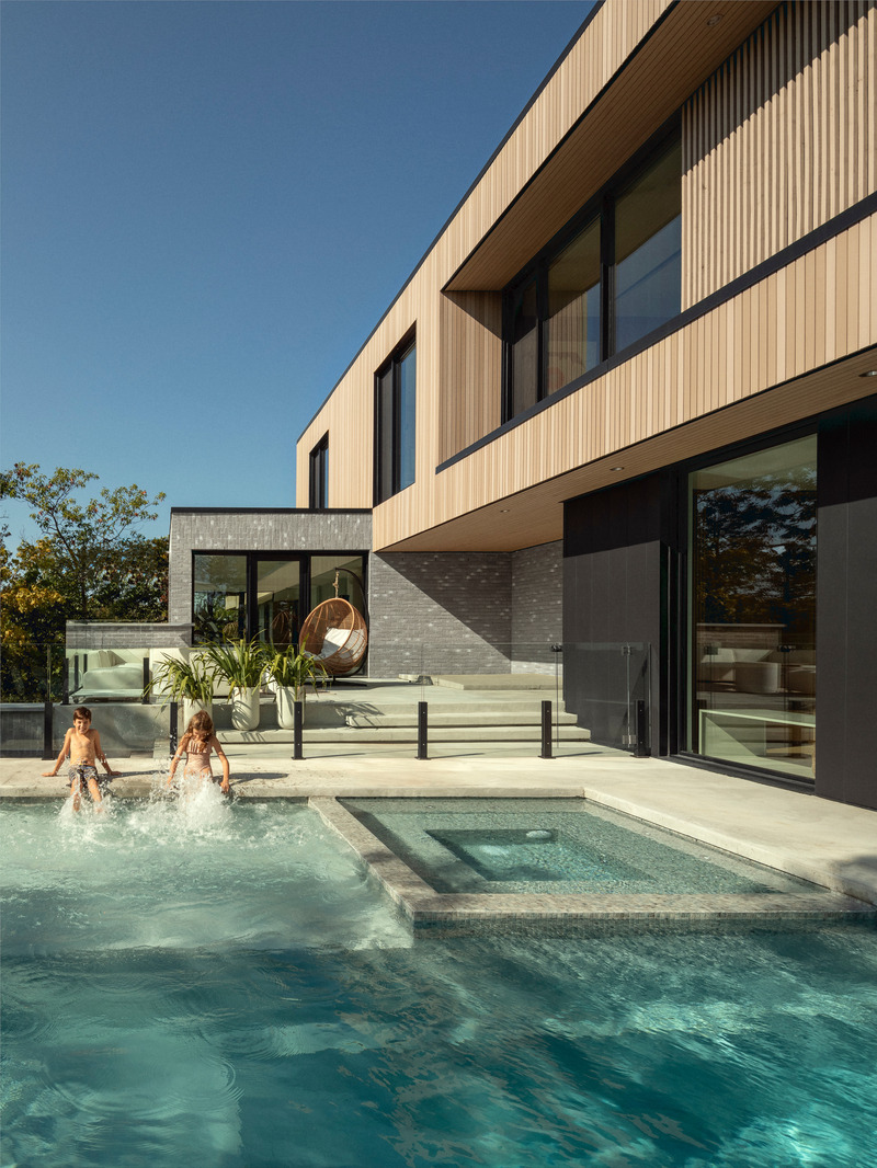 Press kit | 618-15 - Press release | Résidence de la Promenade - LemayMichaud - Residential Architecture - Outdoor Living Area - Photo credit: Jessy Bernier
