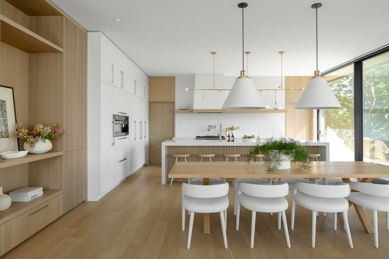 Press kit | 618-15 - Press release | Résidence de la Promenade - LemayMichaud - Residential Architecture - Kitchen - Photo credit: Jessy Bernier