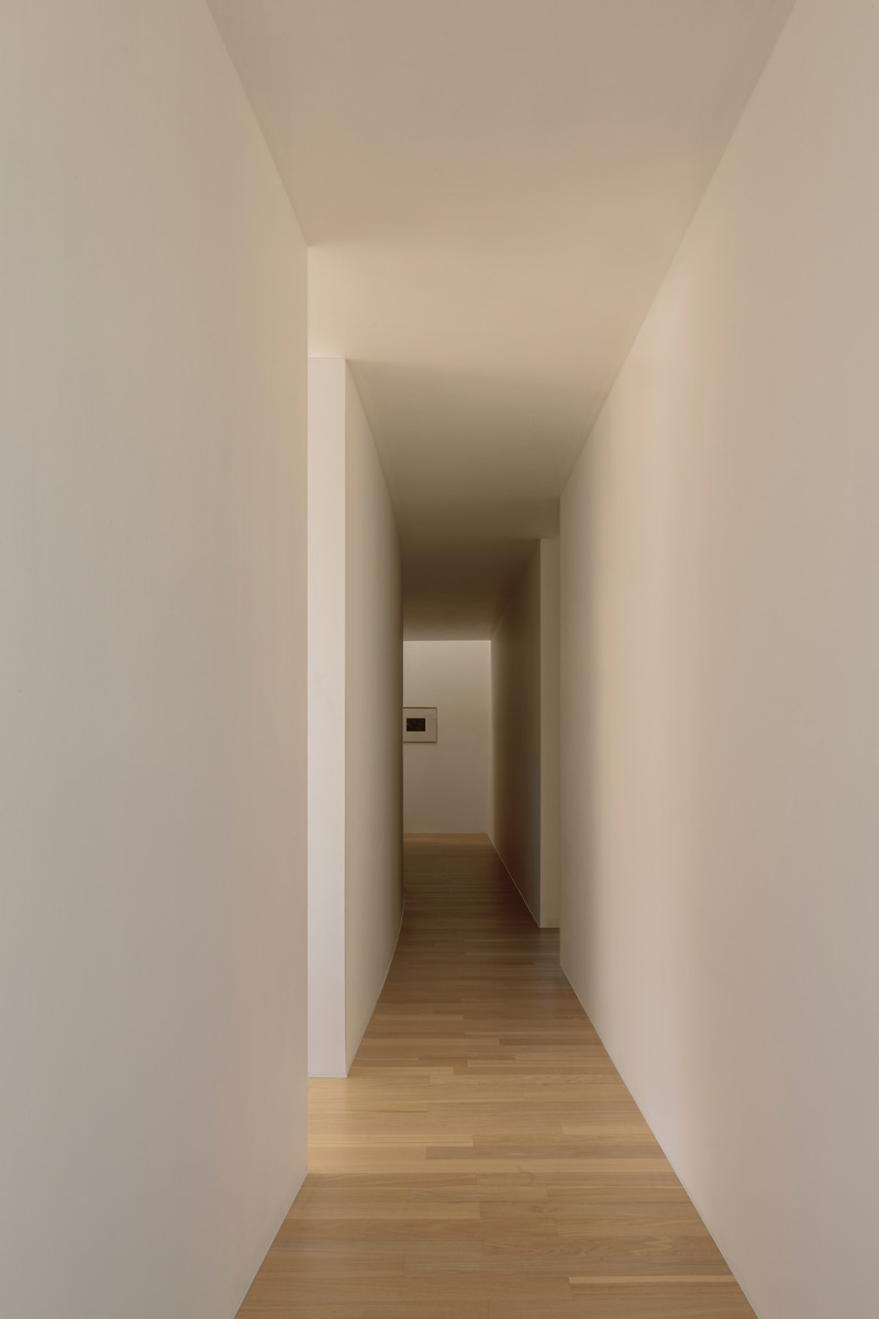 Dossier de presse | 5118-04 - Communiqué de presse | Shi house - HW Studio - Architecture résidentielle - Central path - Crédit photo : Cesar Bejar